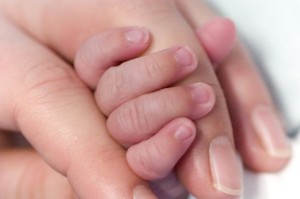 newborn-mother-hand-pa1